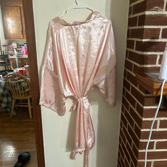 Lilac & London women’s size 3x silky look pink robe - Picture 3 of 3